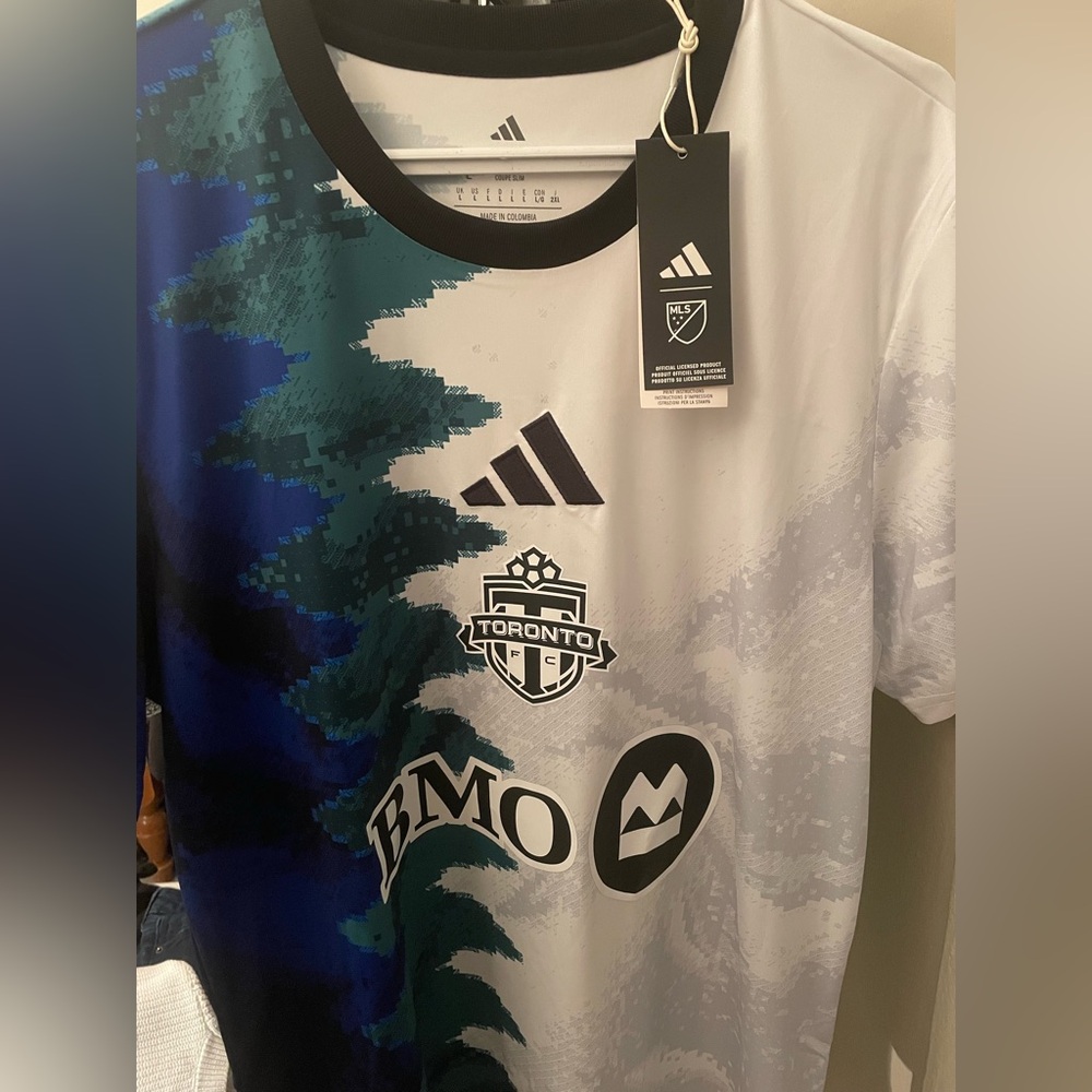 NWT - Men’s Size Large Adidas Toronto FC (TFC) Pre-game Soccer Jersey Top